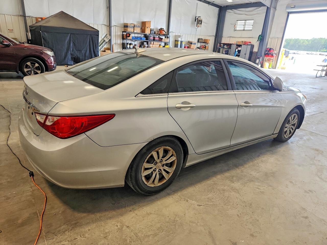 2011 Hyundai Sonata Gls - Image 3