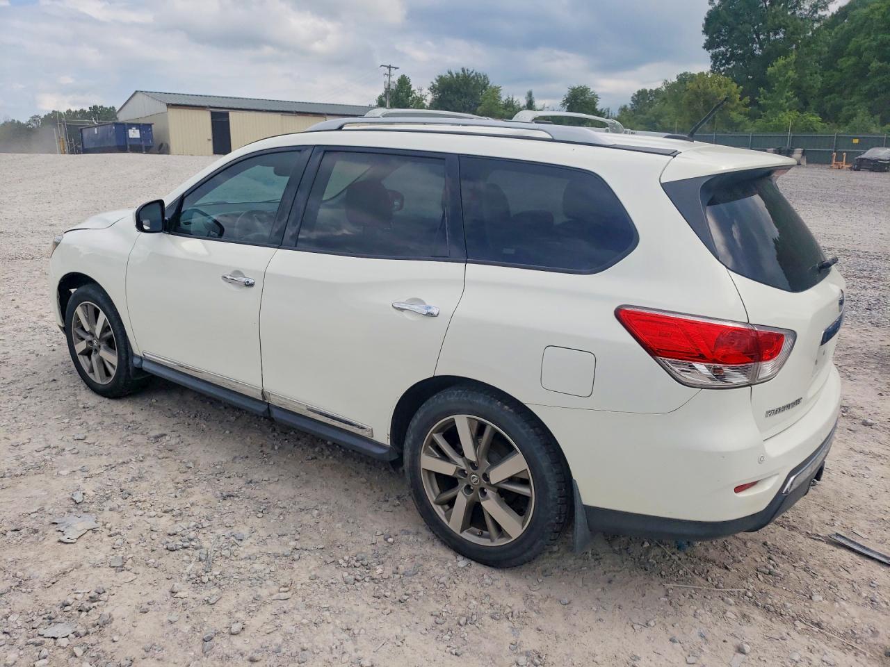 2014 Nissan Pathfinder S - Image 2