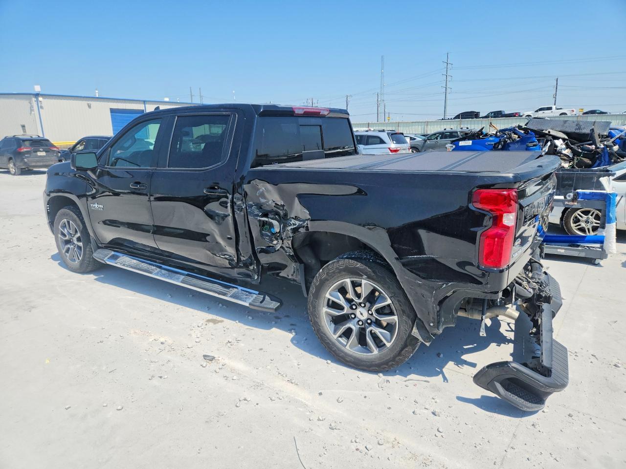 2023 Chevrolet Silverado K1500 Rst - Фото 2