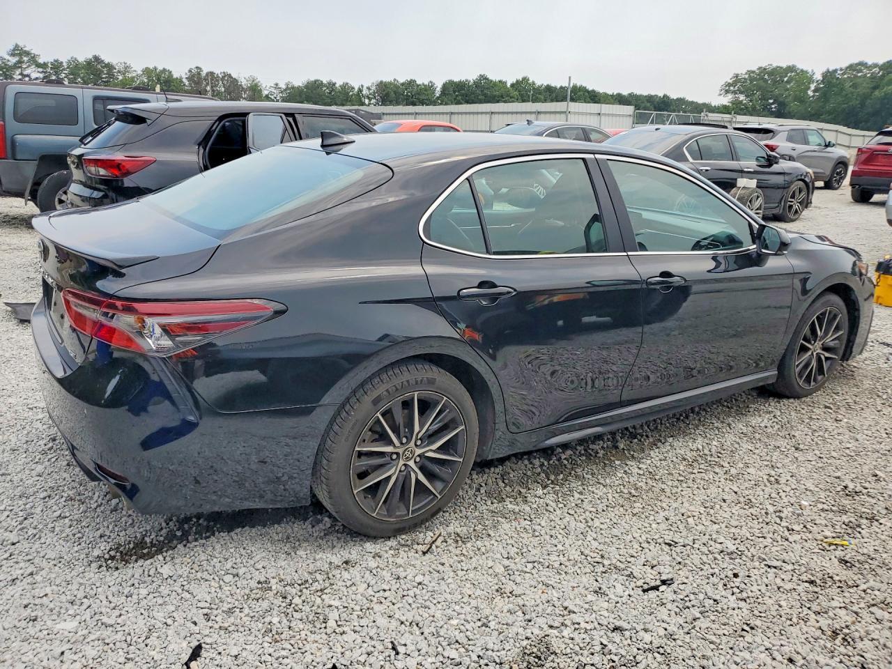 2024 Toyota Camry Se - Image 3