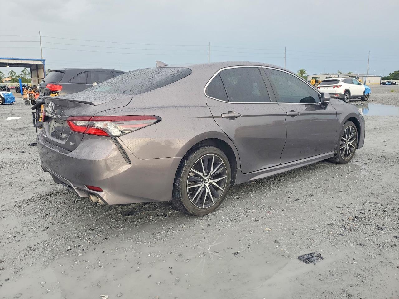 2023 Toyota Camry Se - Image 3
