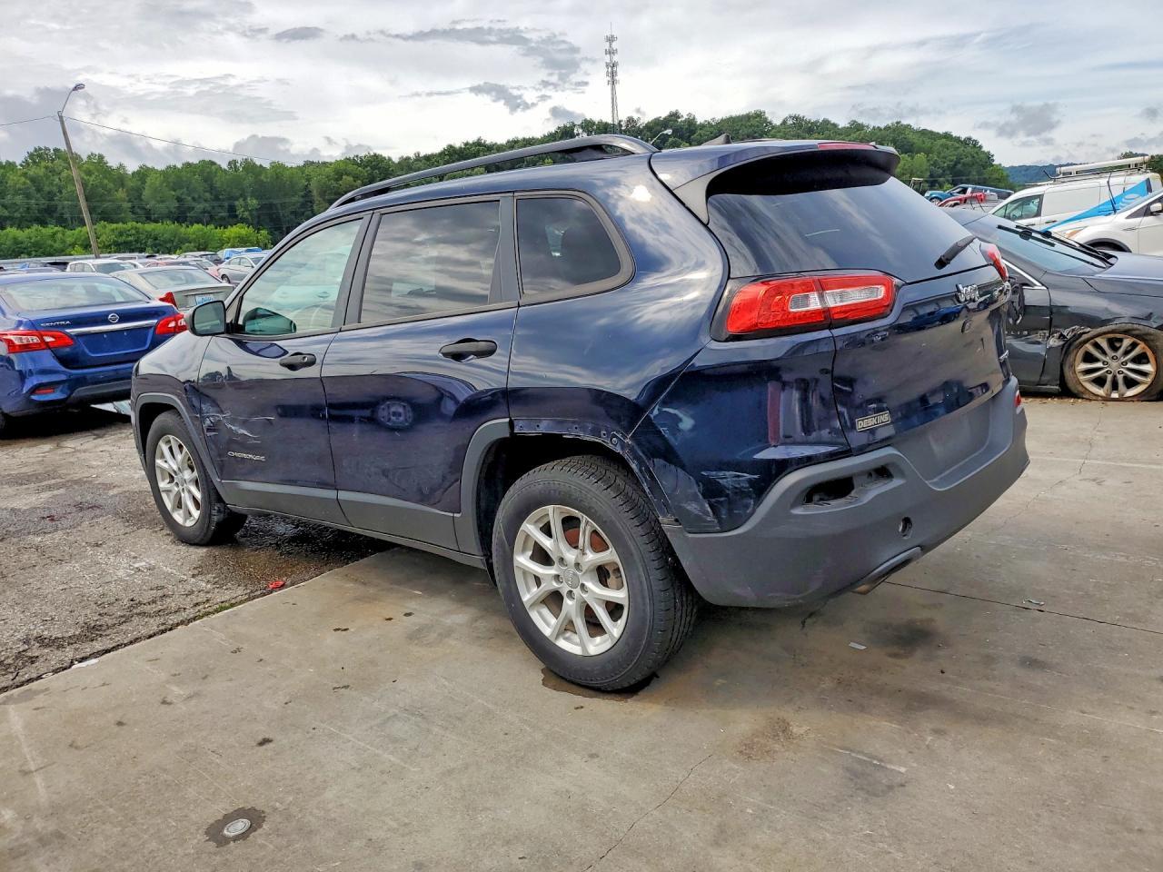 2016 Jeep Cherokee Sport - Фото 2