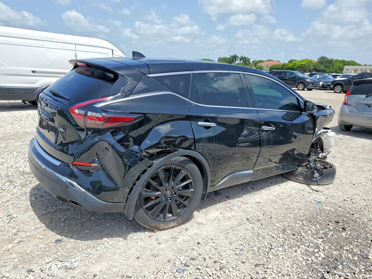 2024 Nissan Murano Sl - Image 3