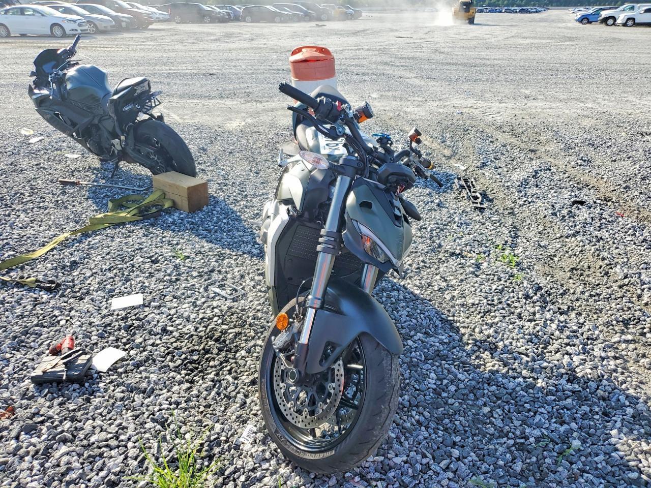 2024 Ducati Streetfighter V2 - Image 2