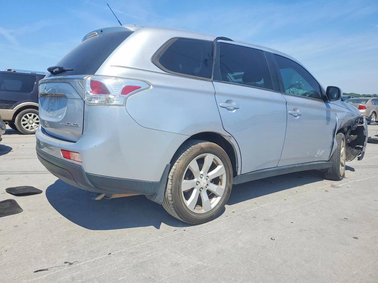 2014 Mitsubishi Outlander Es - Фото 3