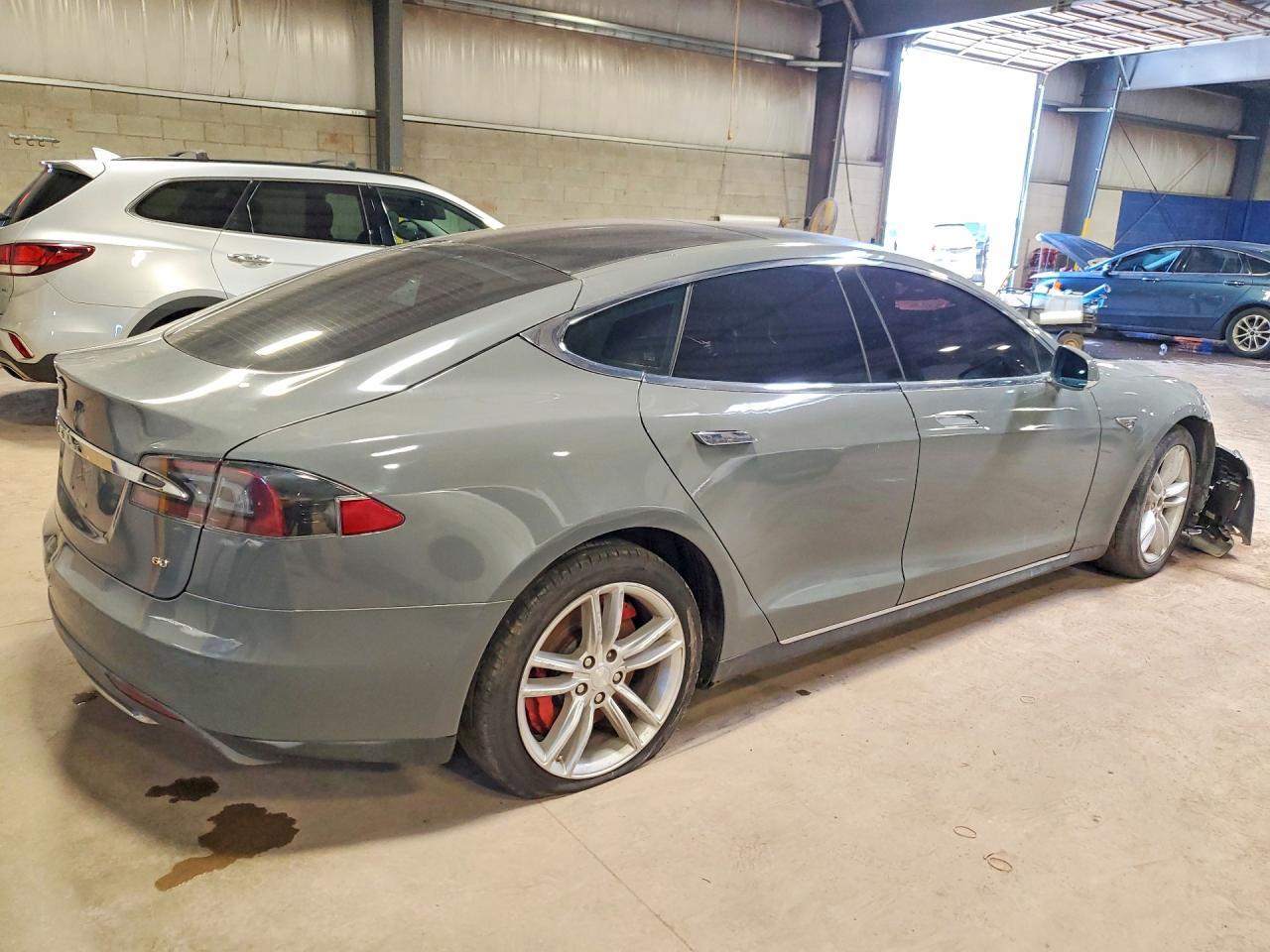 2014 Tesla Model S - Фото 3