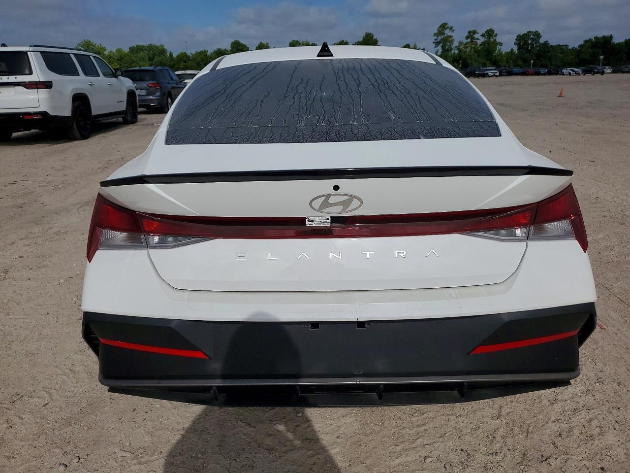 2026 Hyundai Elantra Sel Sport - Image 6