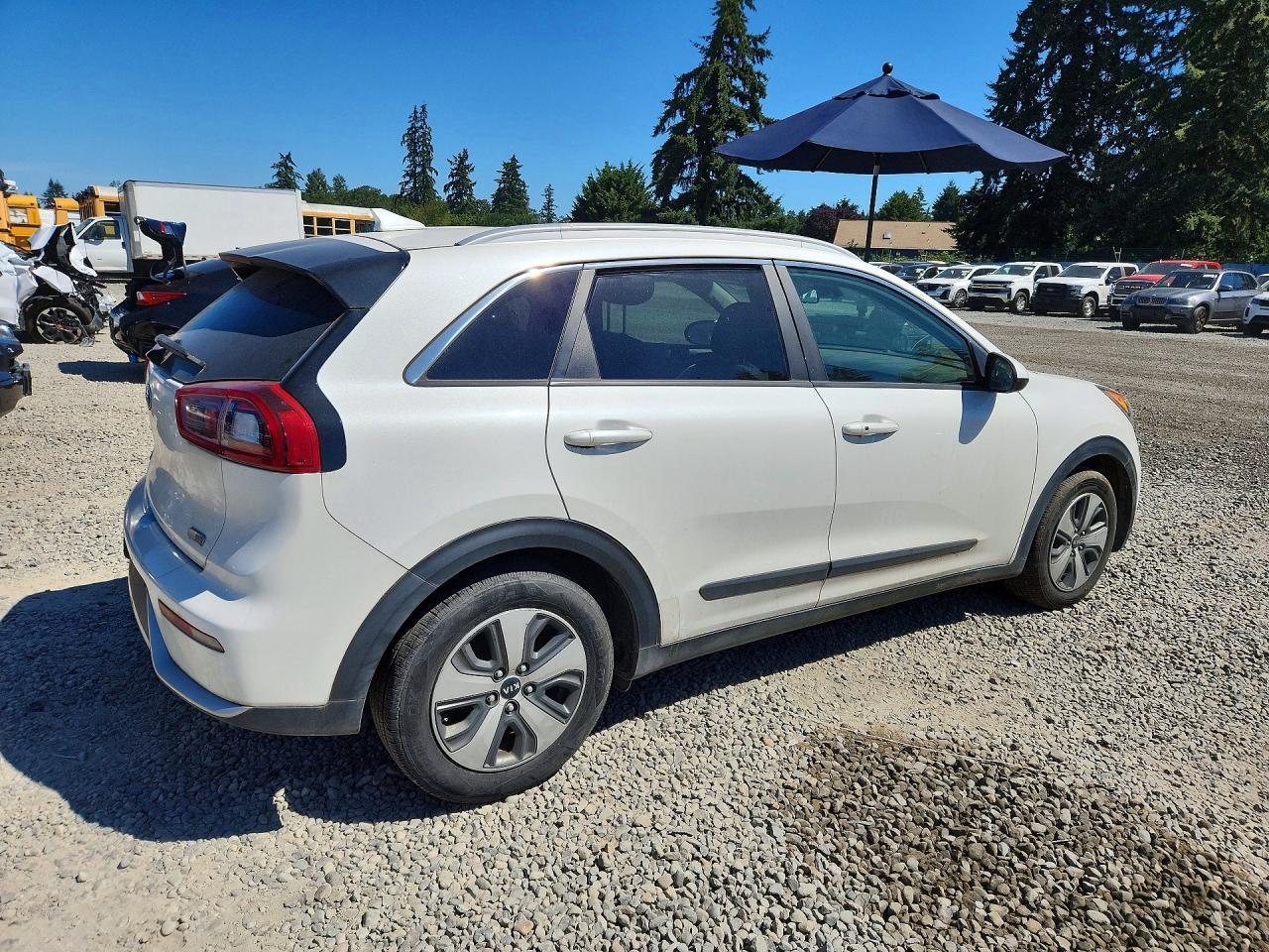 2018 Kia Niro Lx - Image 3