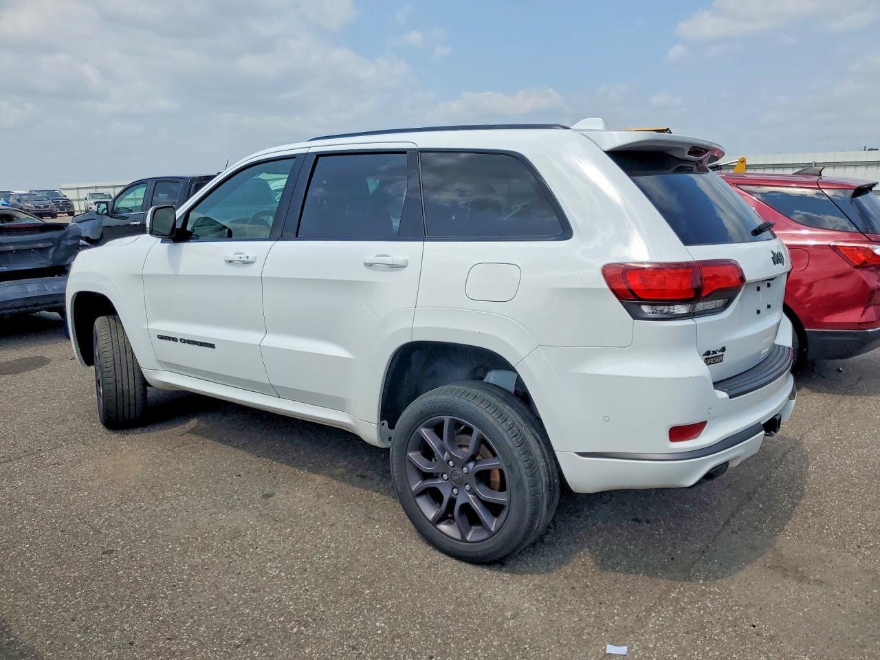 2021 Jeep Grand Cherokee Overland - Фото 2