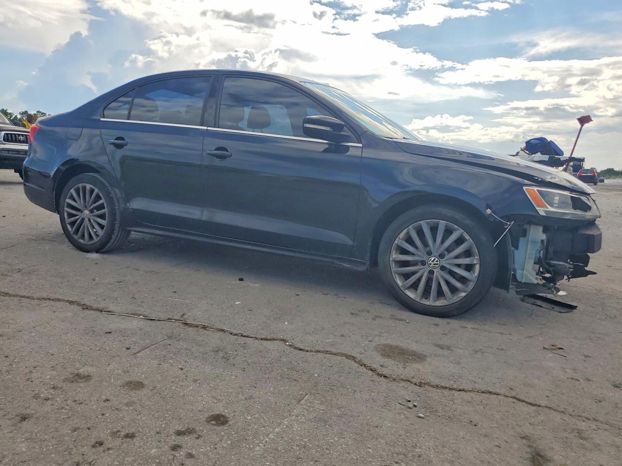 2013 Volkswagen Jetta Sel - Image 4