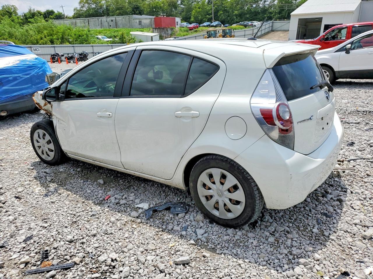 2014 Toyota Prius C Two - Фото 2