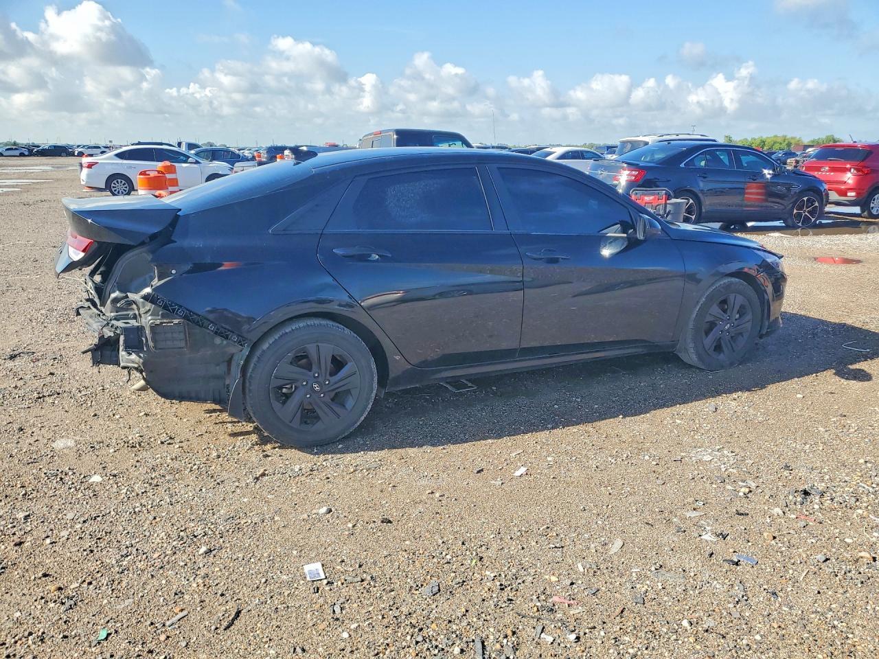 2023 Hyundai Elantra Sel - Image 3