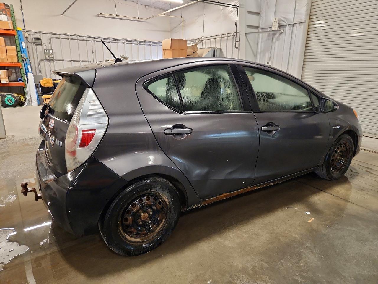 2013 Toyota Prius C Two - Фото 3