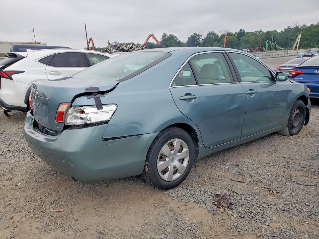 2009 Toyota Camry Le - Фото 3