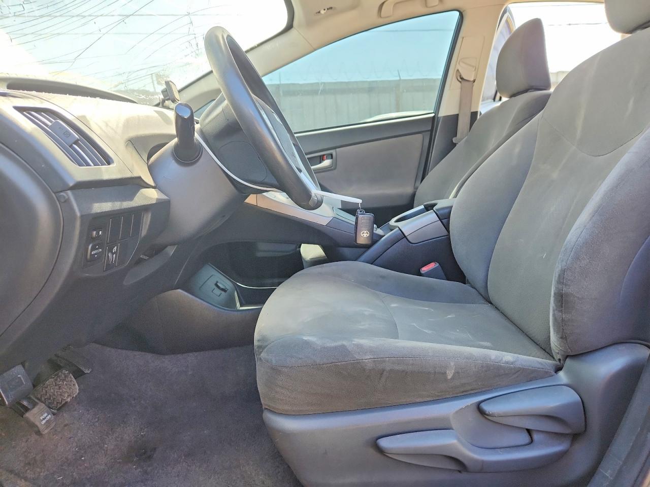 2015 Toyota Prius Two - Фото 7