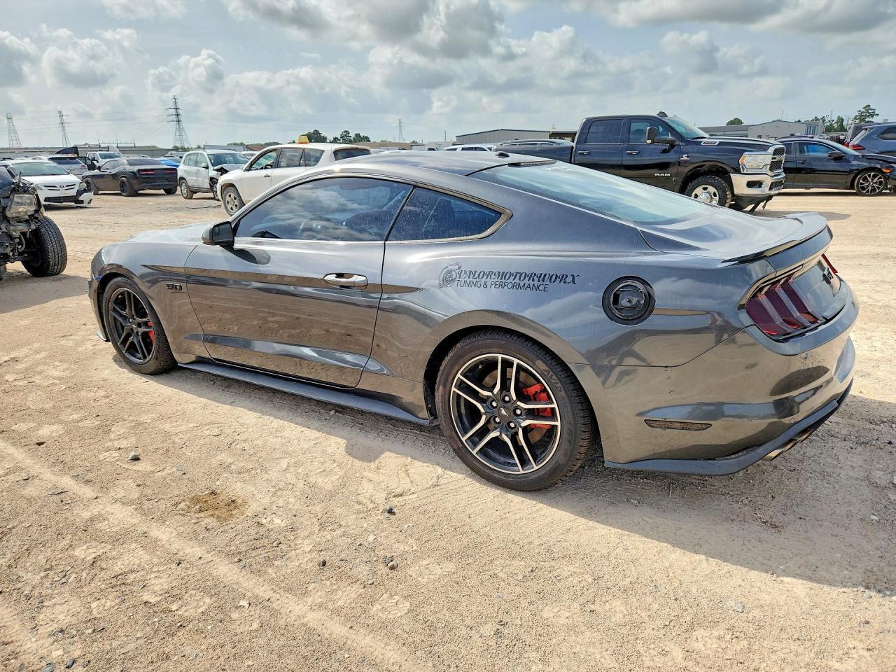 2019 Ford Mustang Gt - Фото 2