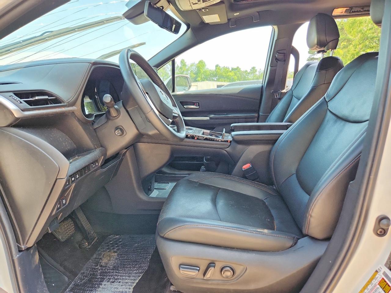 2025 Toyota Sienna Limited 7-Passenger - Фото 7