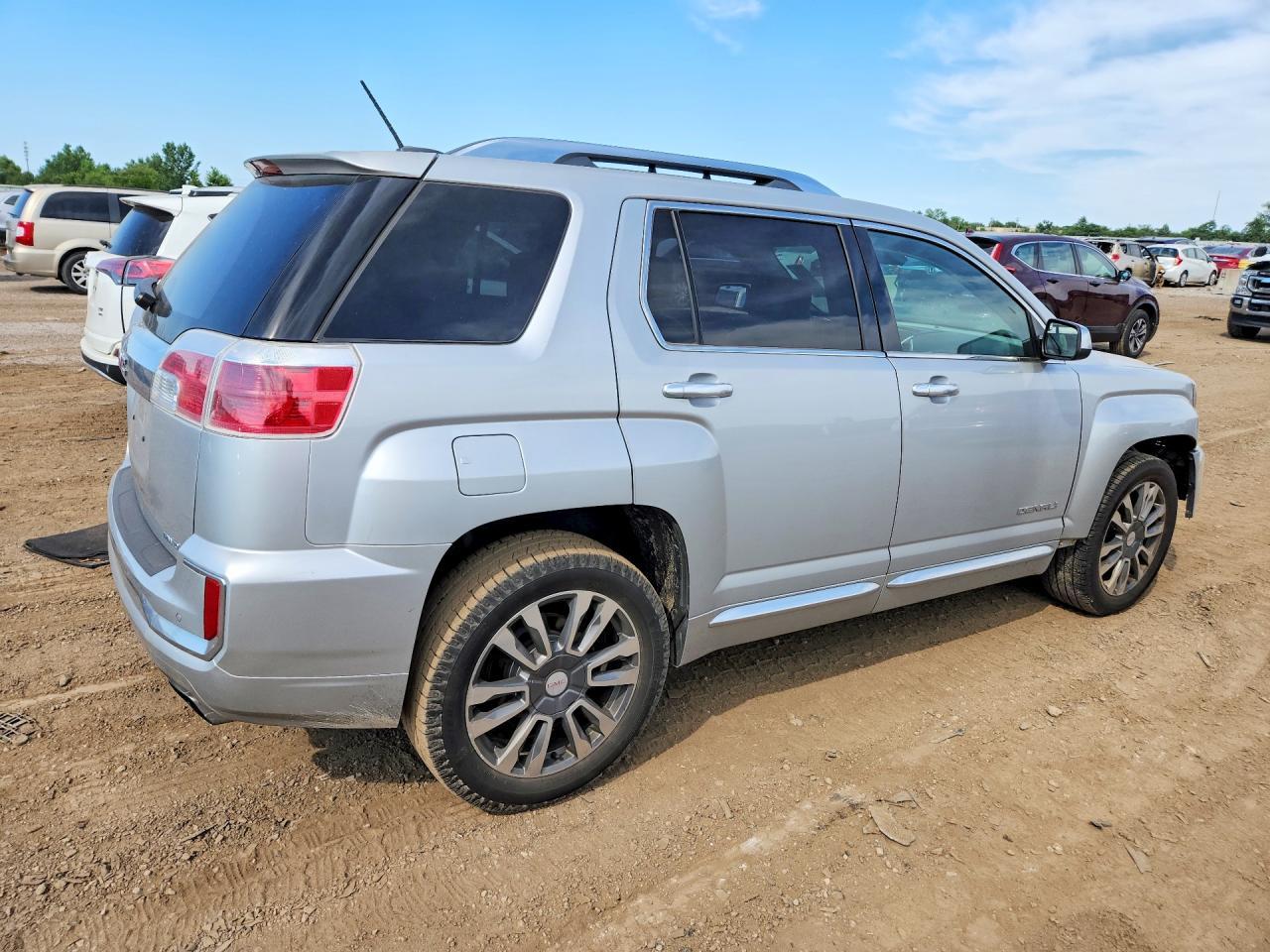 2016 GMC Terrain Denali - Image 3
