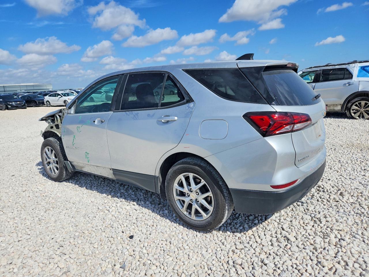2022 Chevrolet Equinox Ls - Image 2