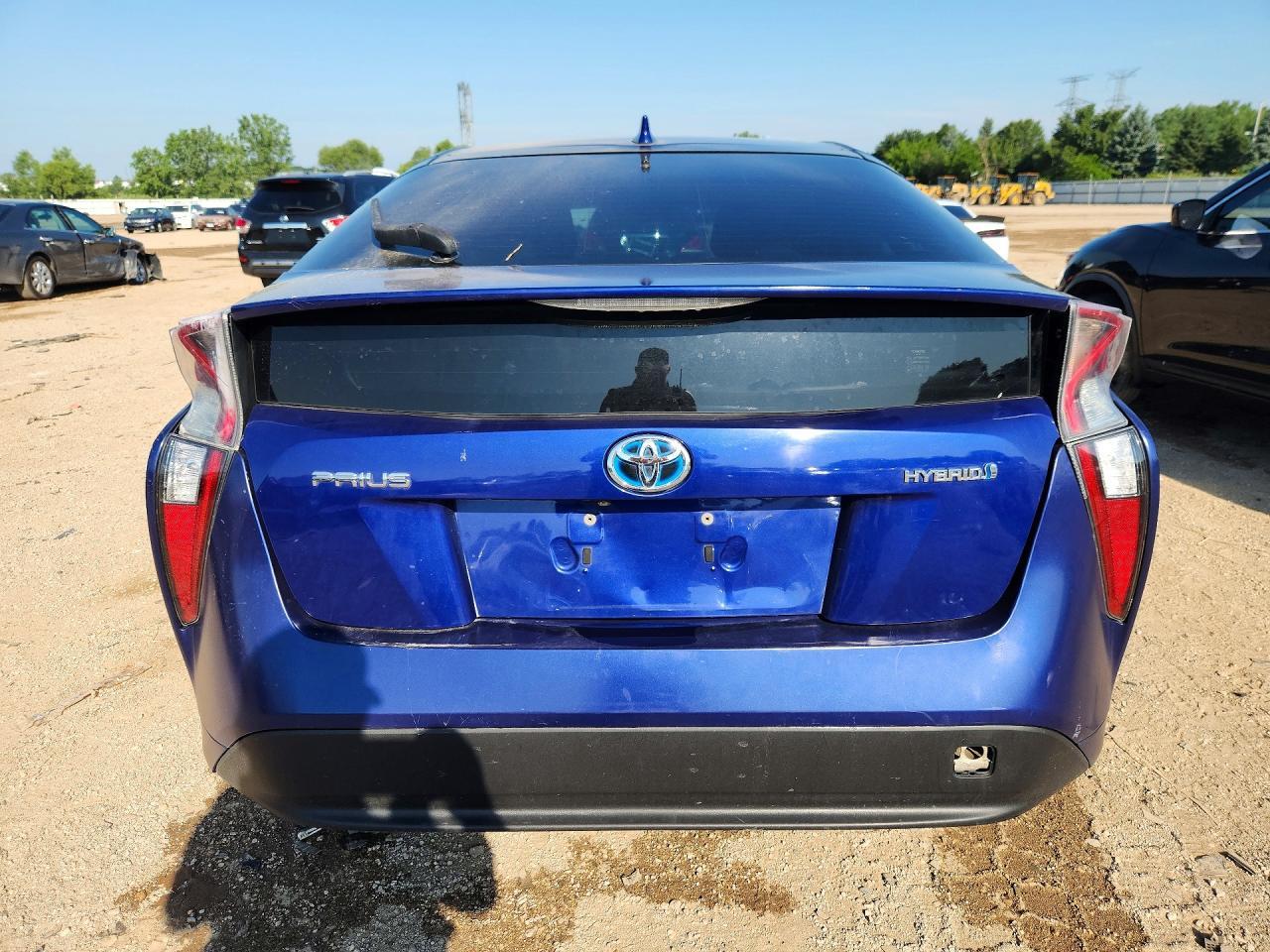 2016 Toyota Prius Three Touring - Image 6