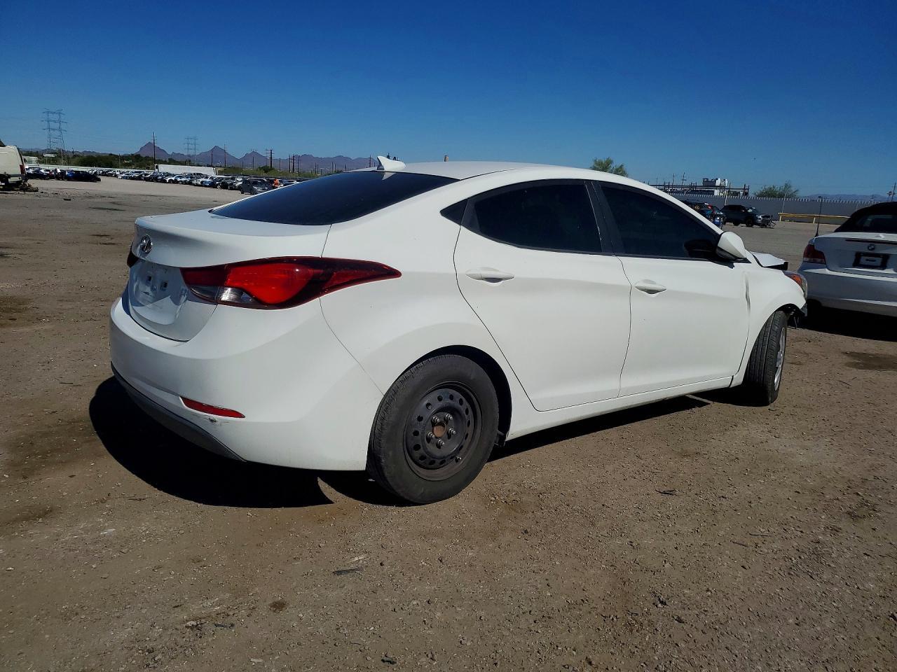 2016 Hyundai Elantra Se - Image 3