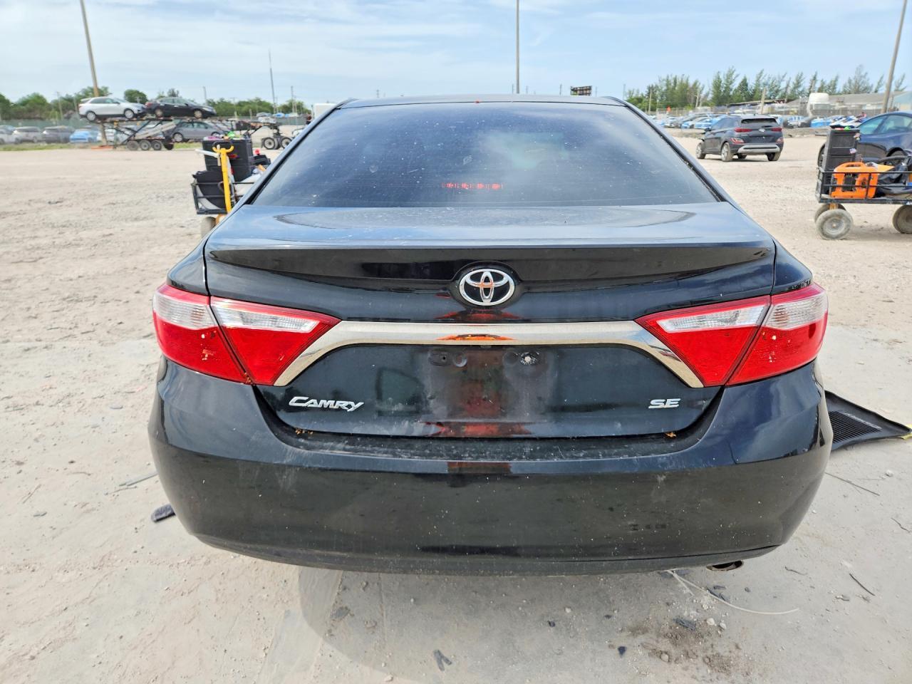 2017 Toyota Camry Se - Image 6