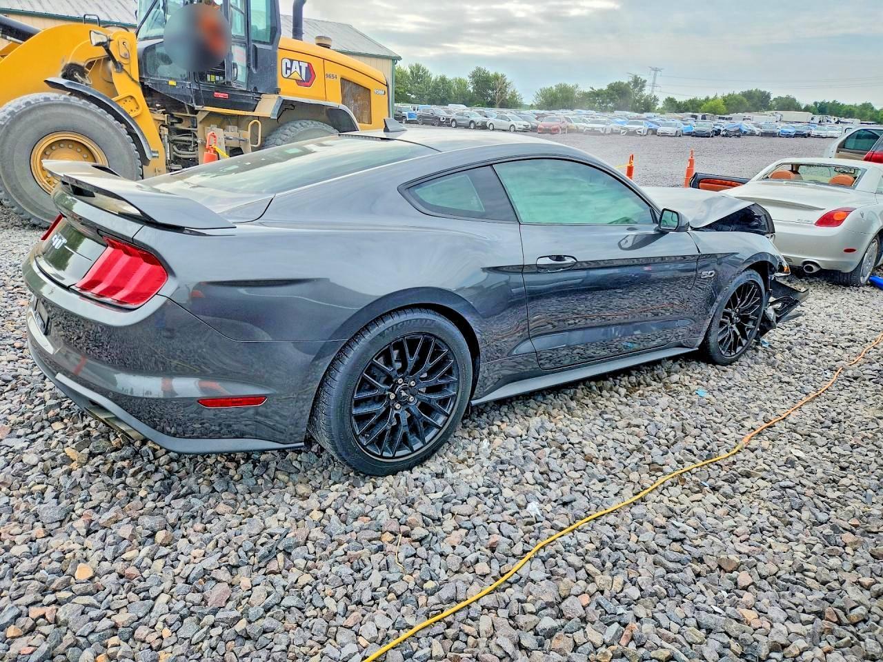 2020 Ford Mustang Gt - Фото 3