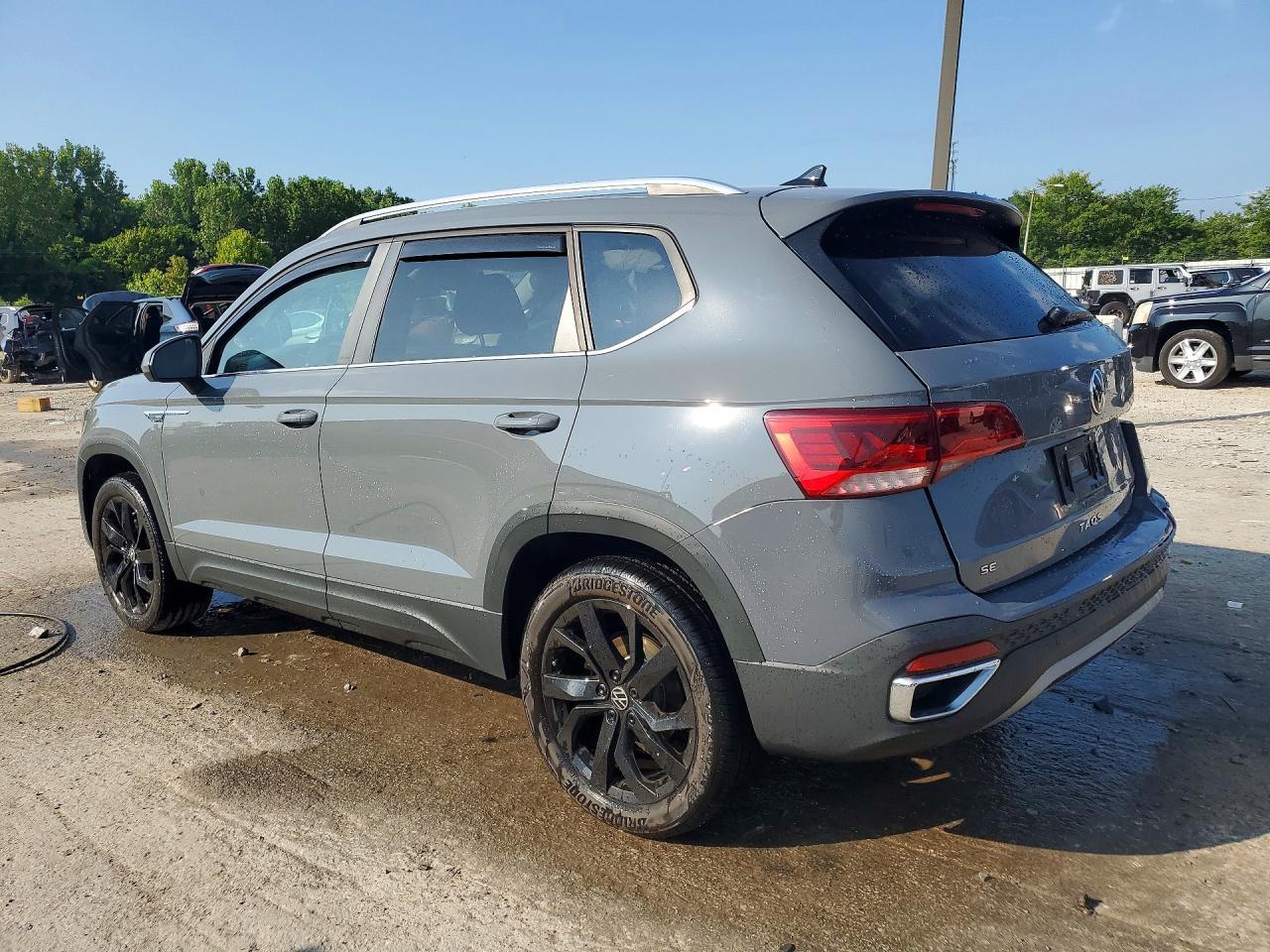2022 Volkswagen Taos Se - Фото 2