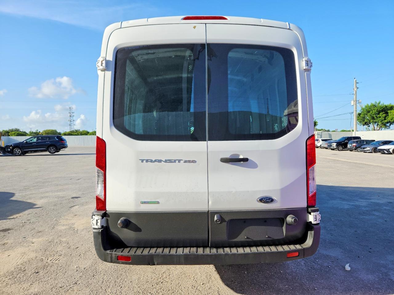 2015 Ford Transit T-250 - Image 6