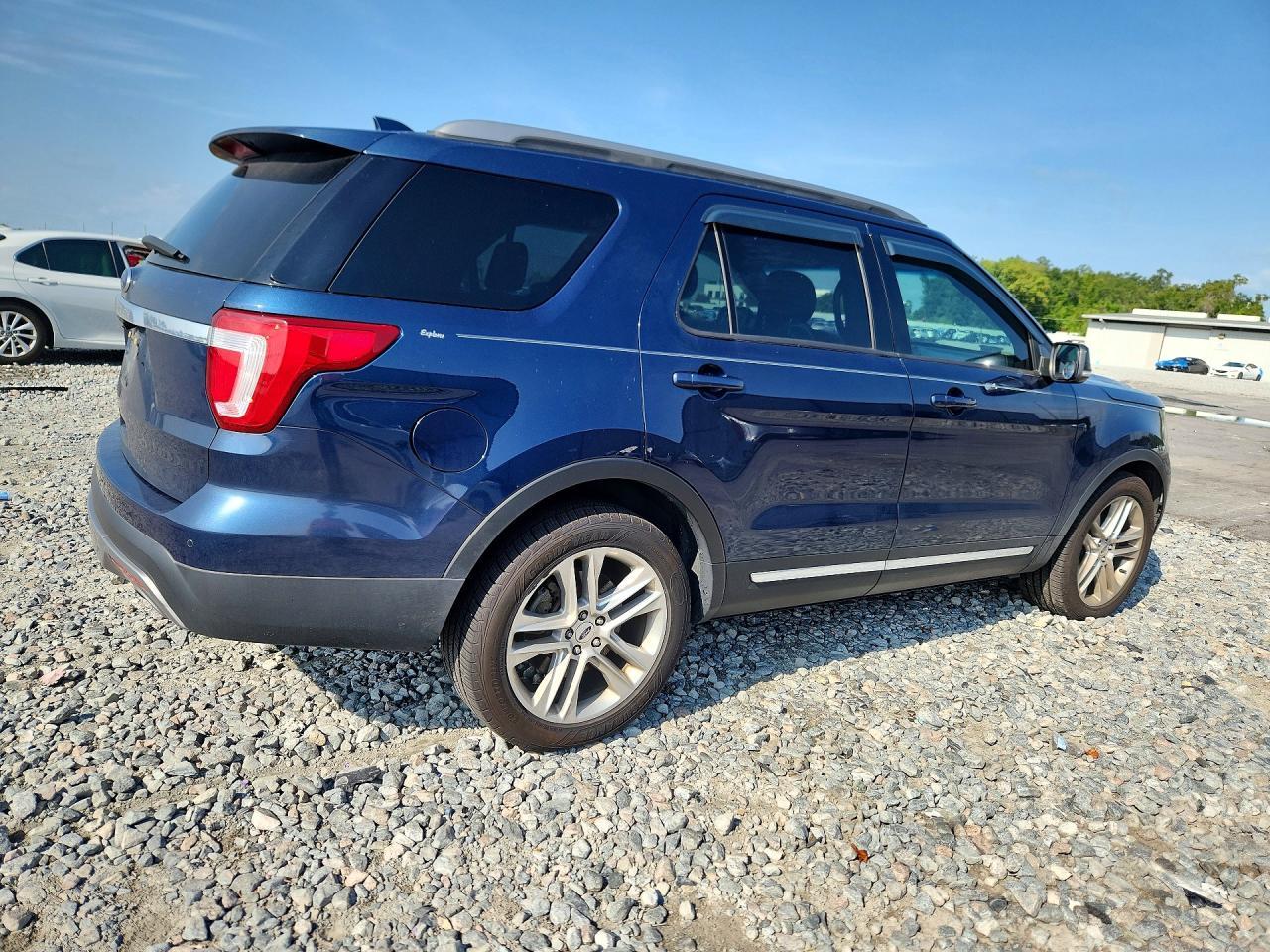 2017 Ford Explorer Xlt - Image 3