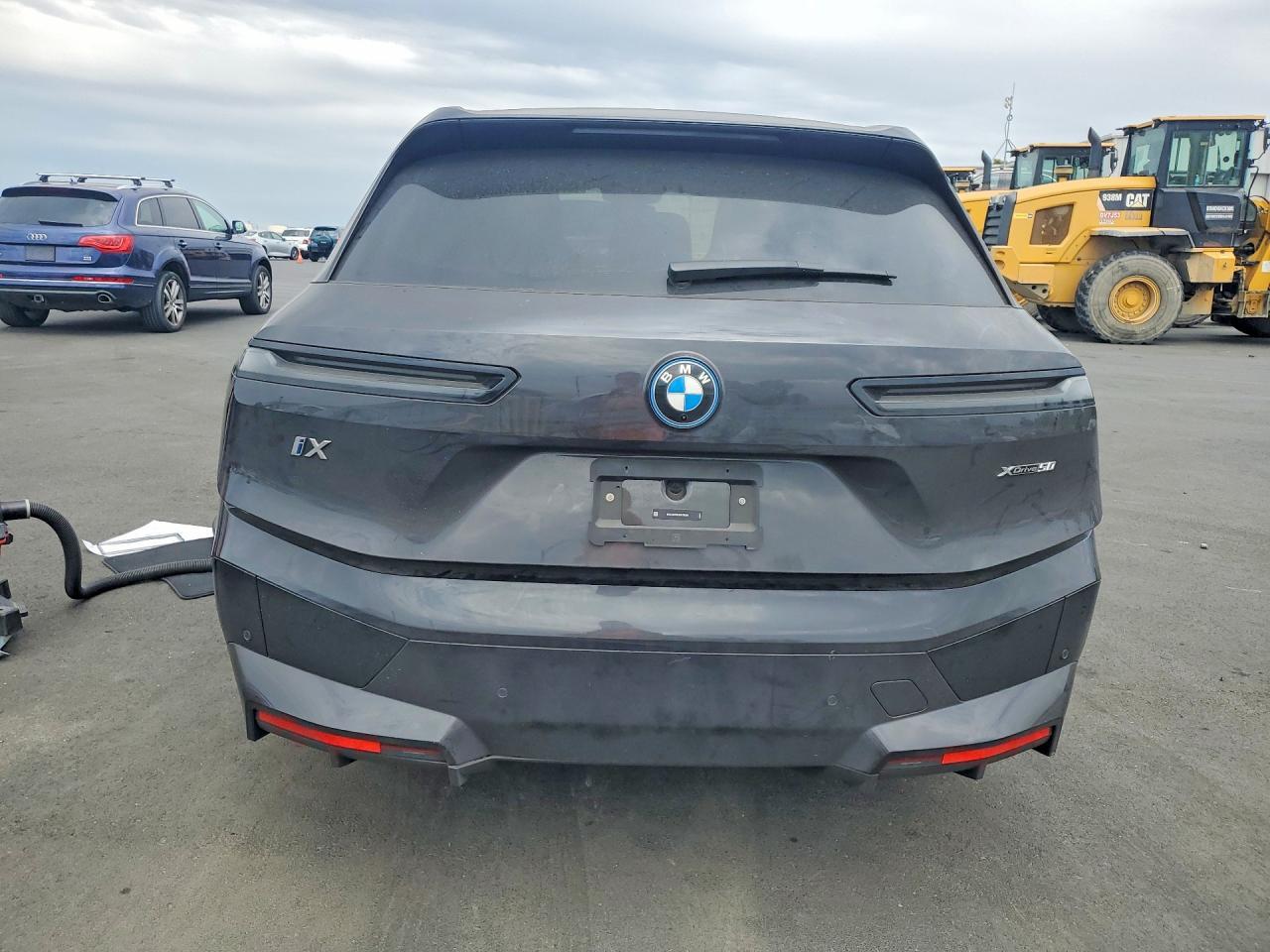 2025 BMW Ix xDrive50 - Фото 6