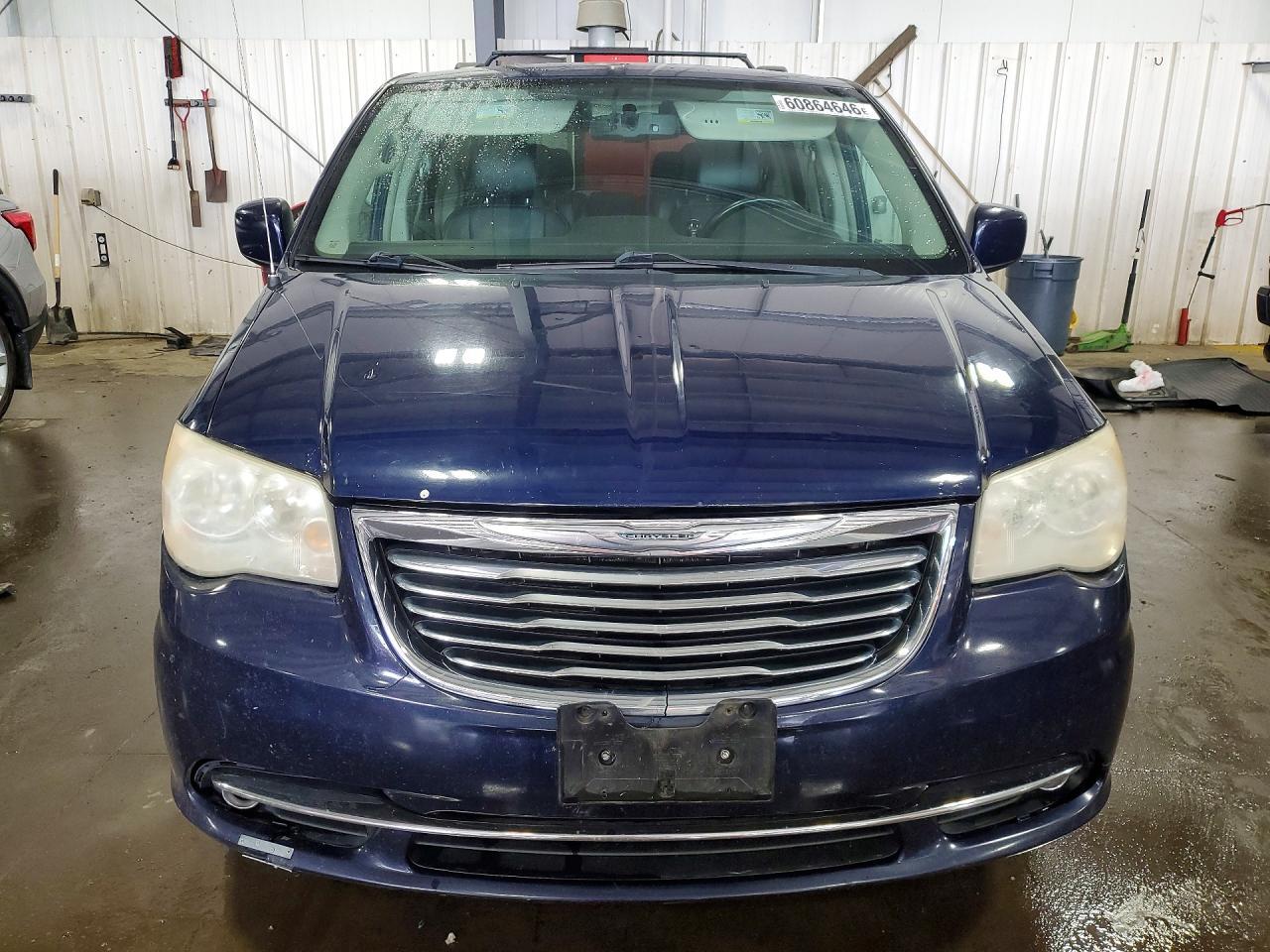 2012 Chrysler Town & Country Touring - Фото 5