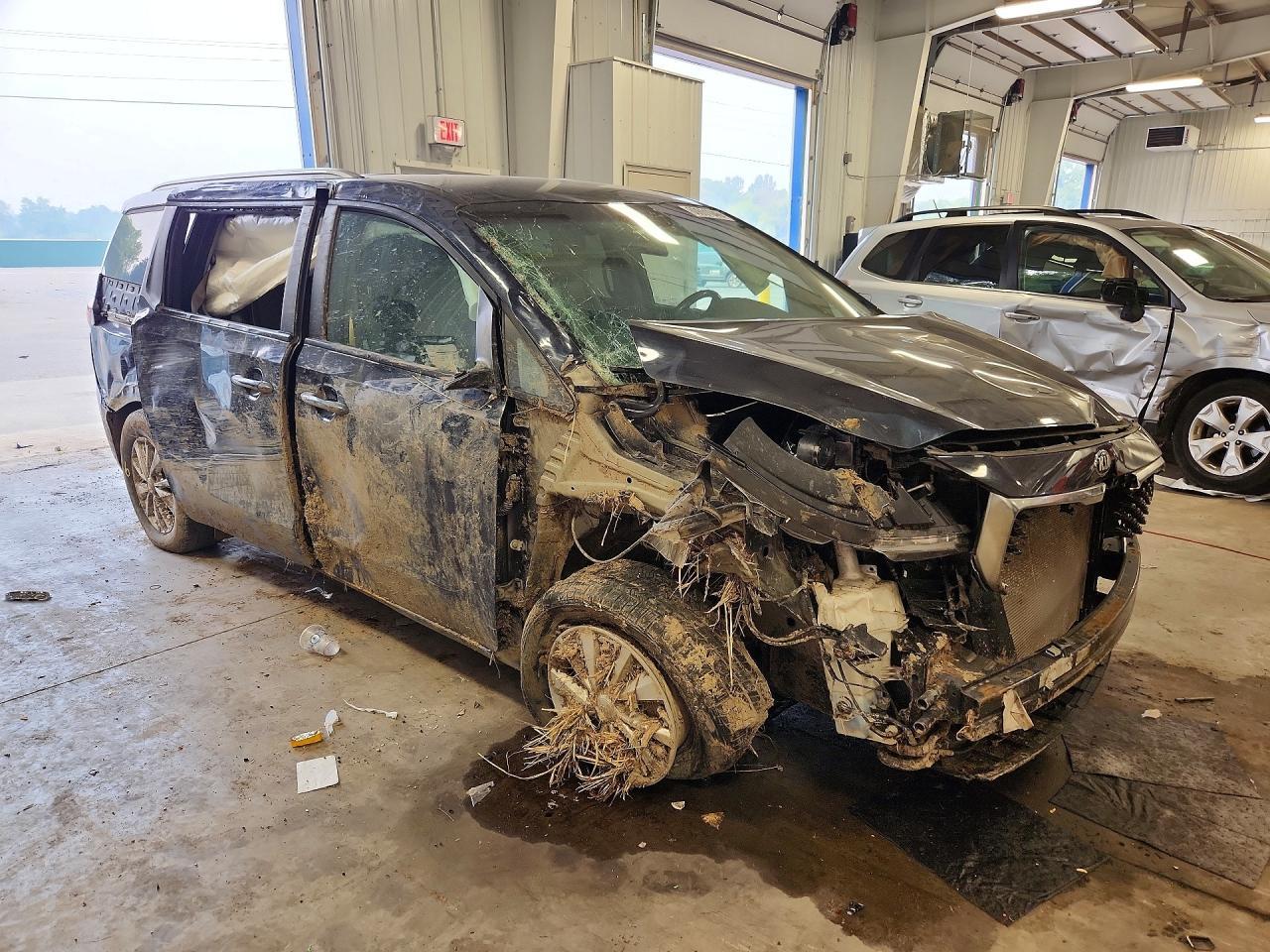 2017 Kia Sedona Lx - Фото 4
