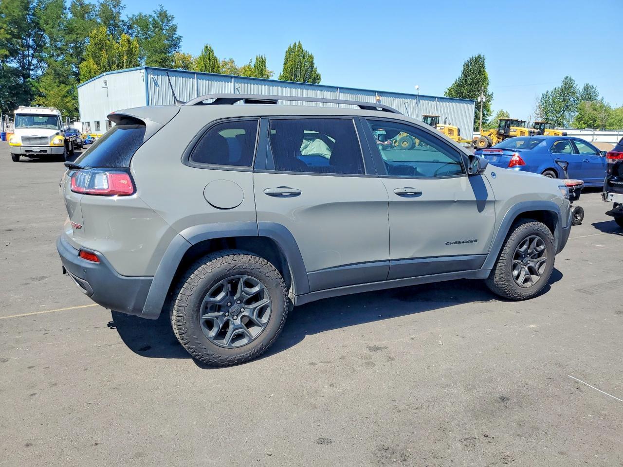 2019 Jeep Cherokee Trailhawk - Image 3
