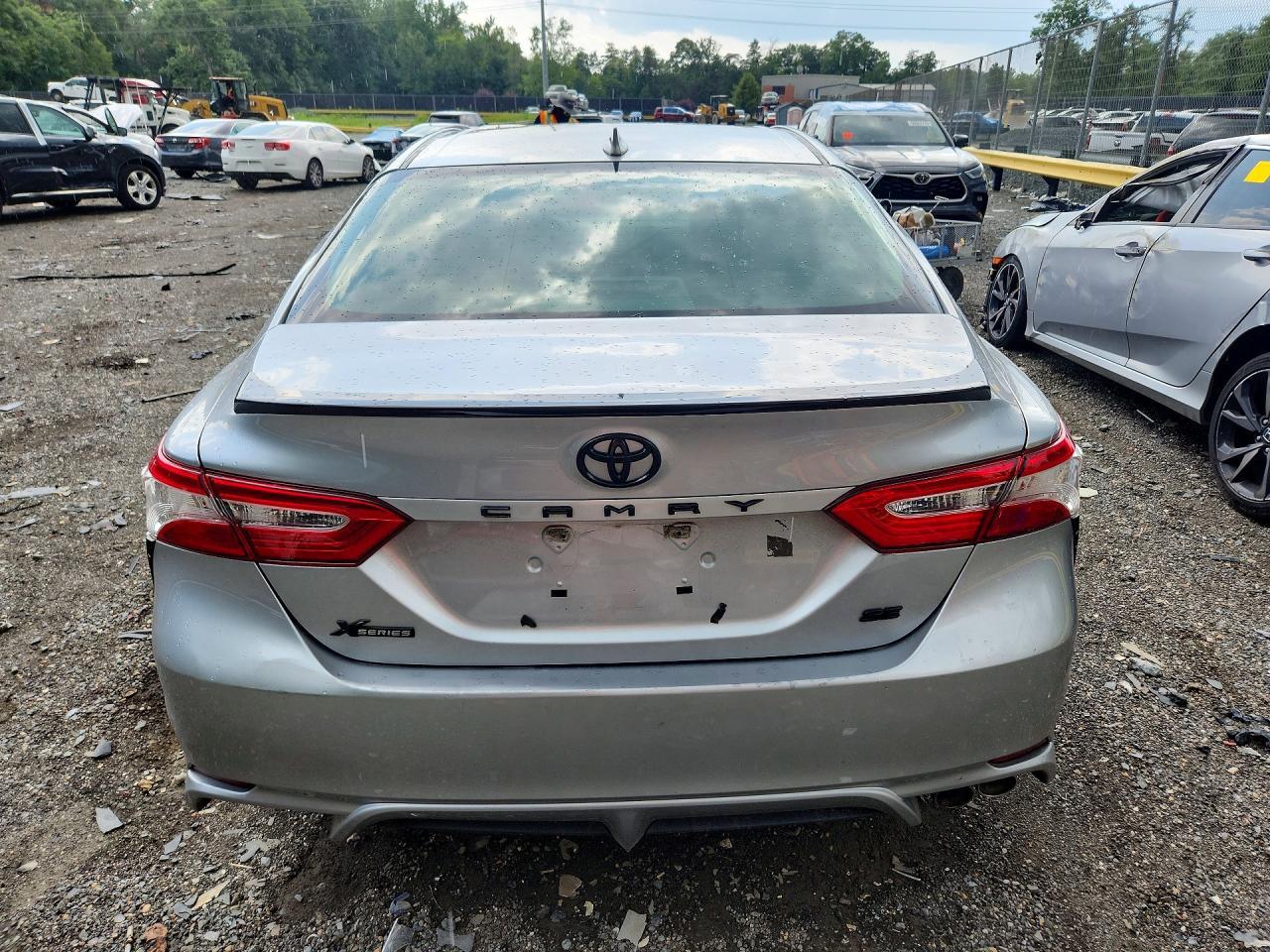 2020 Toyota Camry Se - Image 6