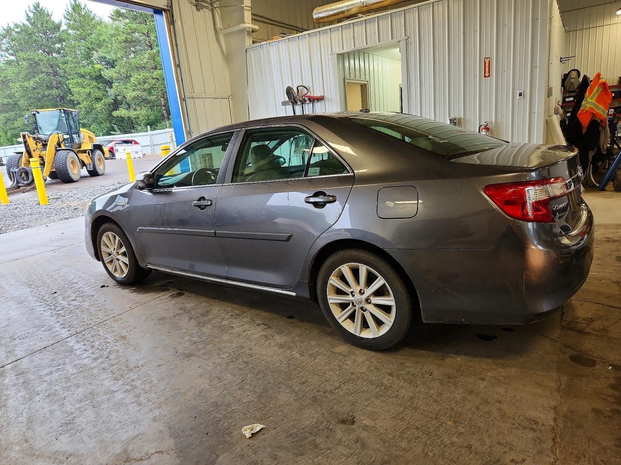 2014 Toyota Camry Hybrid Xle - Фото 2