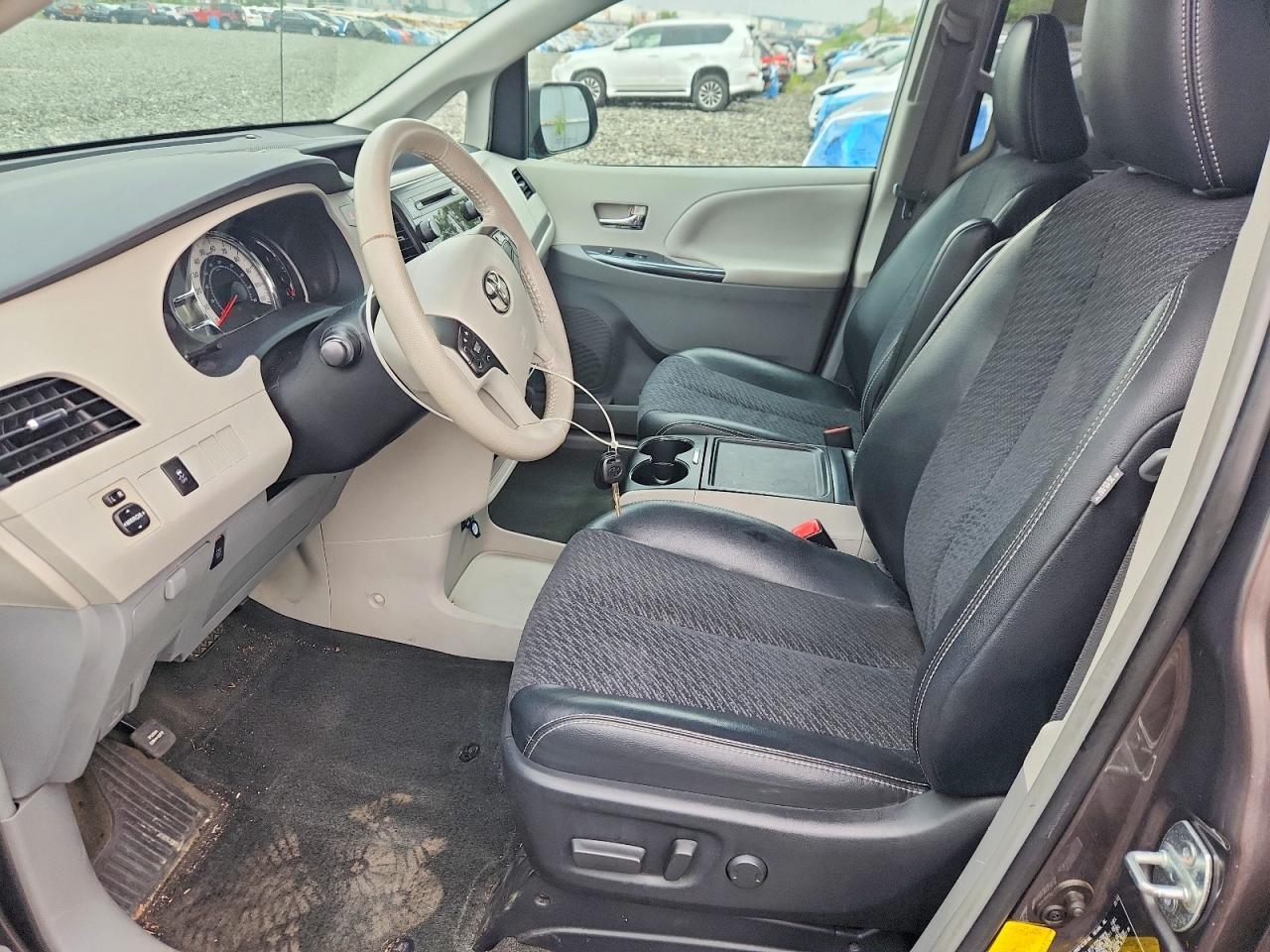 2013 Toyota Sienna Sport - Фото 7