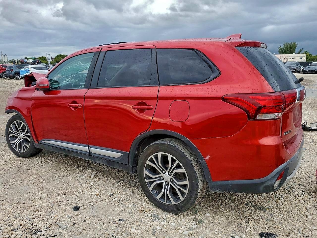 2017 Mitsubishi Outlander Se - Фото 2
