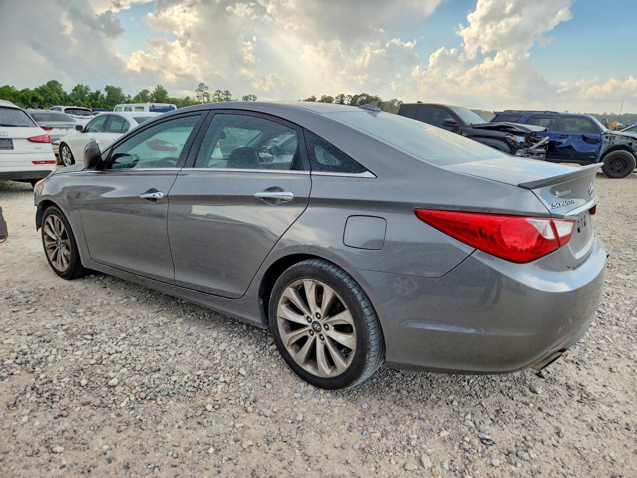 2012 Hyundai Sonata Se - Image 2