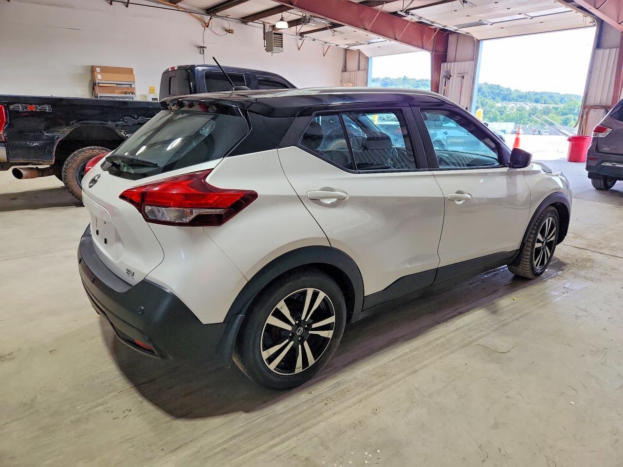 2020 Nissan Kicks Sv - Image 3