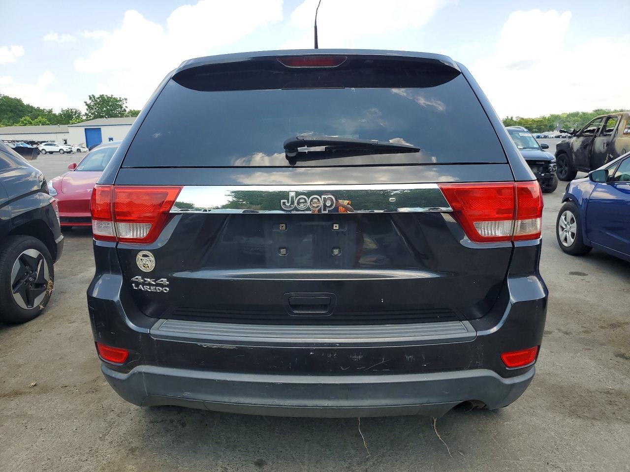 2011 Jeep Grand Cherokee Laredo - Image 6