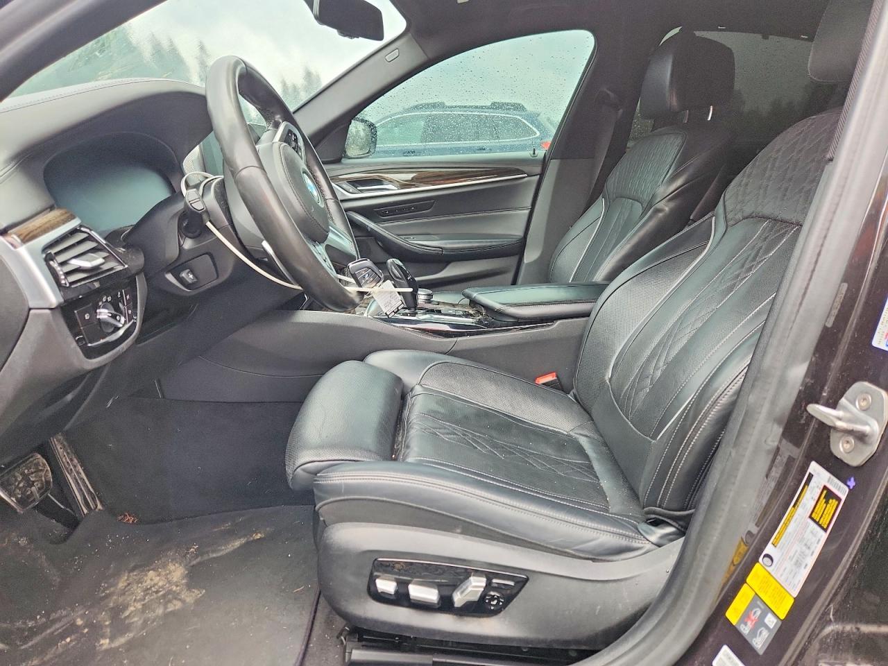 2020 BMW 530E - Фото 7