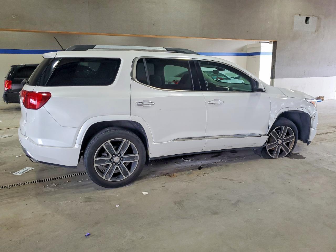 2017 GMC Acadia Denali - Фото 3