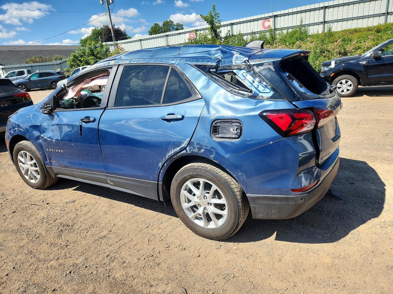 2024 Chevrolet Equinox Ls - Фото 2