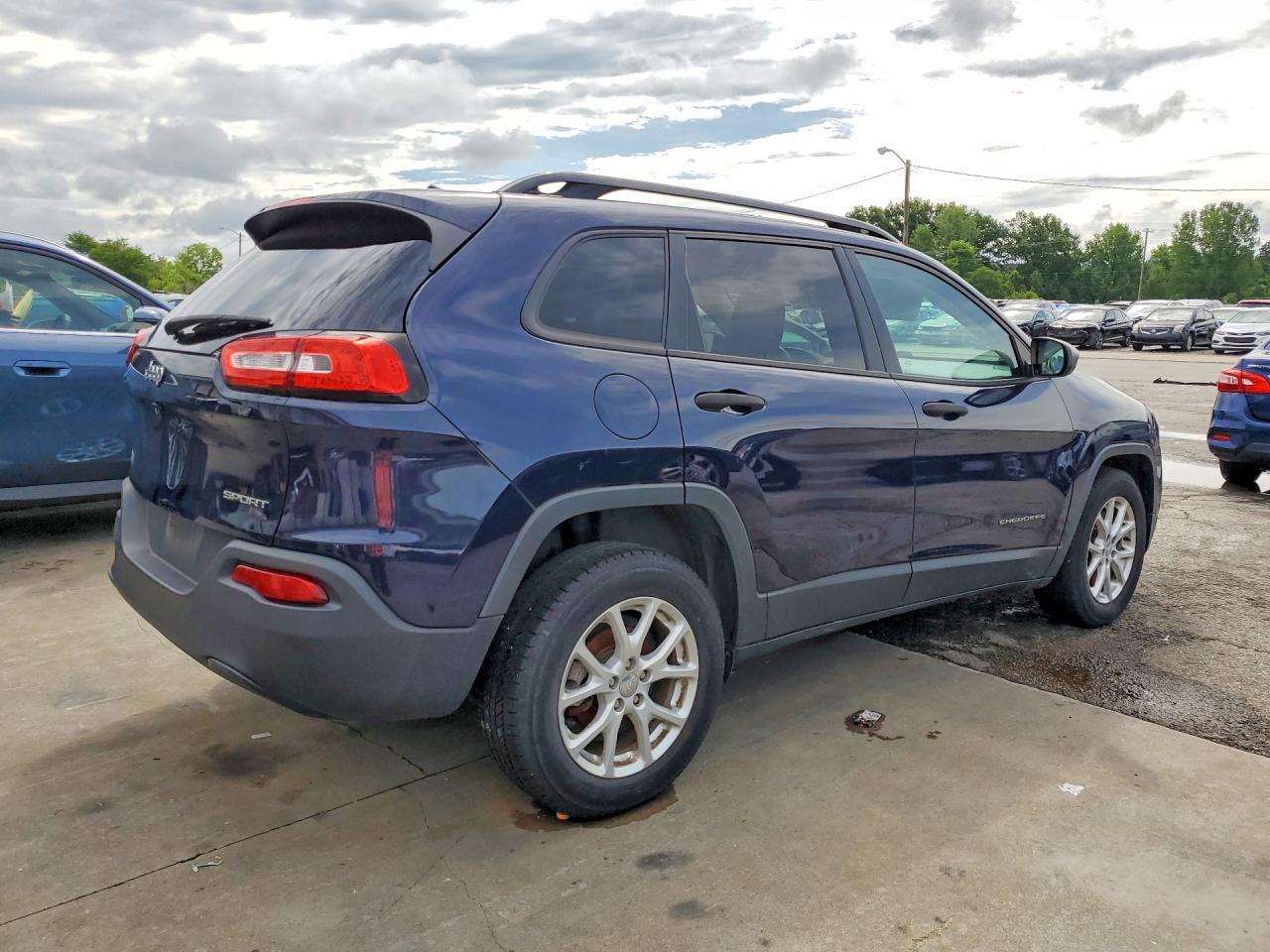 2016 Jeep Cherokee Sport - Фото 3