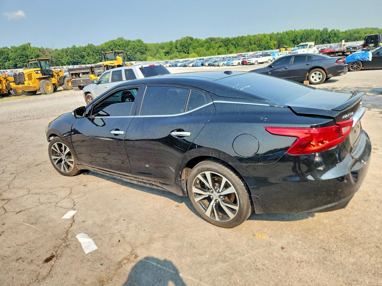 2016 Nissan Maxima Platinum - Image 2