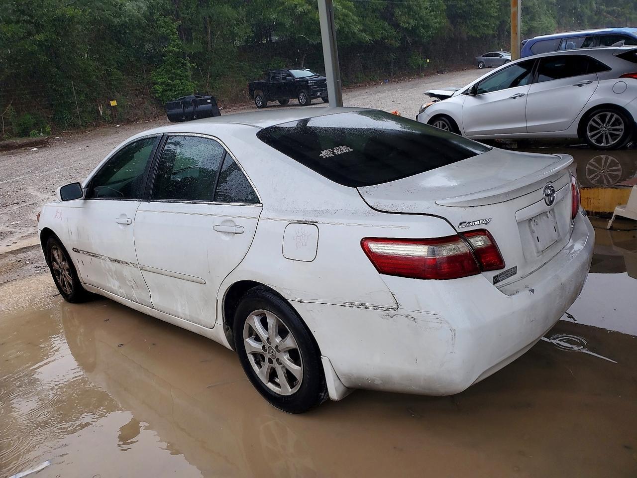 2009 Toyota Camry Le - Фото 2