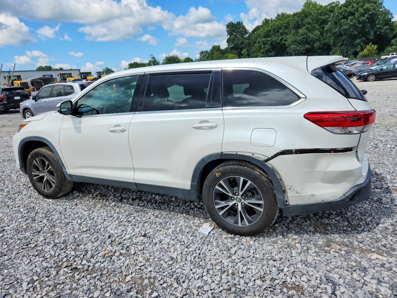 2019 Toyota Highlander Le - Image 2