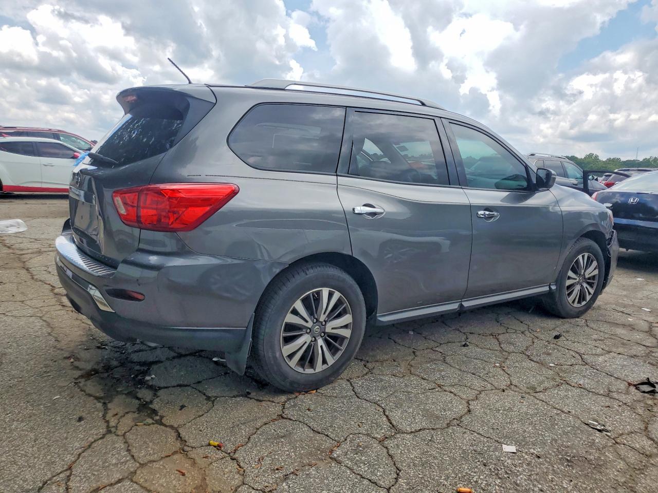 2017 Nissan Pathfinder S - Фото 3
