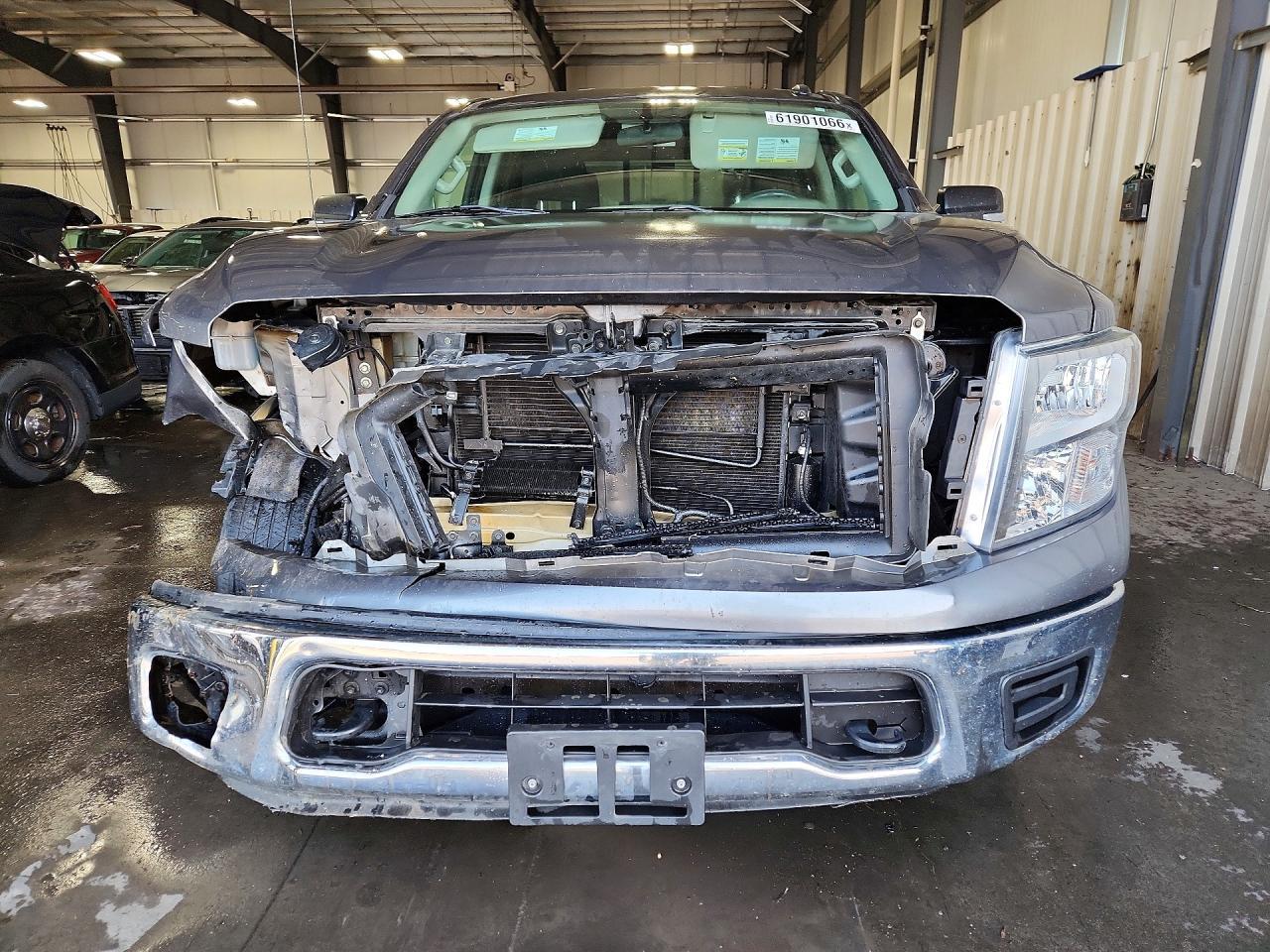 2019 Nissan Titan Sv - Image 5